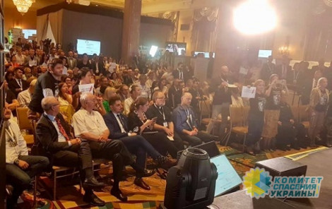 Авакову в Канаде устроили «тёплый» прием акцией «Кто заказал Гандзюк?»