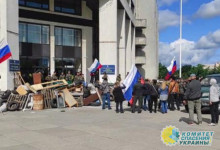 Баррикады, триколоры