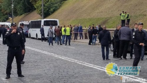 На День Независимости в Киеве рядом с Кабмином прогремел взрыв