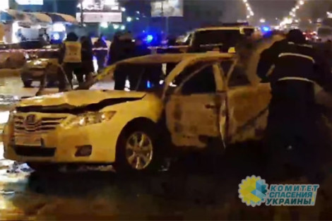 Будни европейской столицы: в Киеве опрокинули броневик и взорвали гранаты