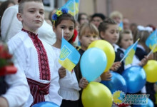 Азаров: новый закон об образовании в Украине рано или поздно отменят
