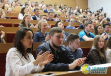 Перед началом учебного года на Украине избавились от непатриотичных работников образования