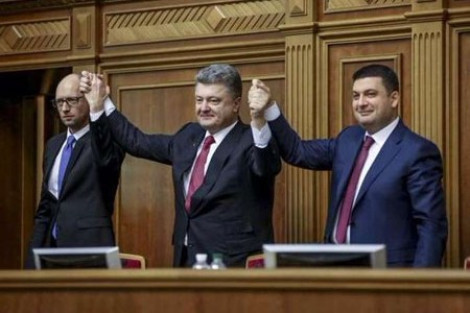 Яценюк шантажирует Порошенко референдумом по Конституции