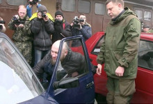 Глава ДНР вручил ветеранам республики ключи от автомобилей