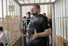 Радикала Игоря Мосейчука освободили из-под стражи по окончании срока задержания и отвезли в больничку