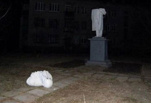 На Харьковщине «свободовцы» разрушили памятники Ленину и Кирову