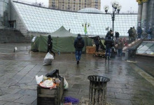 На Майдане начался демонтаж палаточного городка