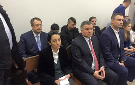 На суд Олейника приехали Аваков, Кличко и Деканоидзе
