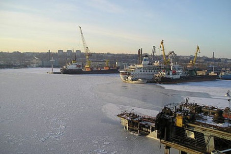 Из-за непогоды 10 морских портов Украины работают с ограничениями