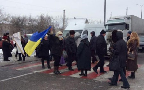 Жителей Новомосковска перекрыли трассу Днепропетровск-Донецк