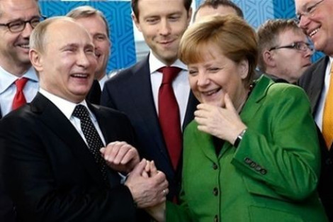 Путин обсудил с Меркель ситуацию на востоке Украины