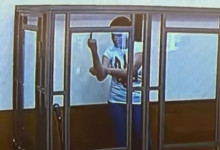 Савченко показала судье средний палец