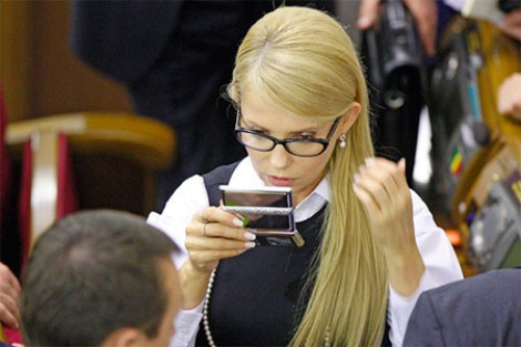 Тимошенко призывает рассмотреть вопрос отставки премьера на заседании ВР во вторник