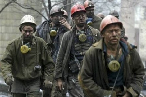 Около 300 украинских шахтеров перекрыли трассу в Львовской области