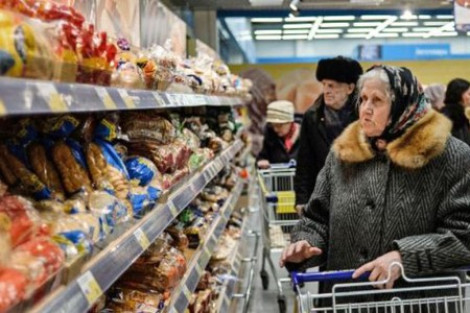 Правительство России приняло решение ввести продуктовое эмбарго против Украины в ответ на ее присоединение к санкциям против РФ