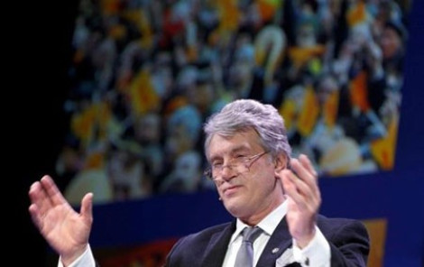 Ющенко уже "чувствует запах горящих шин" на Украине