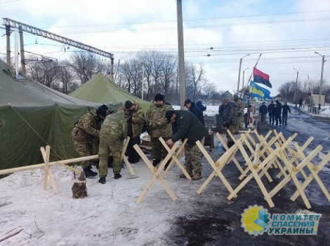 Порошенко возмущён: Кучма предложил снять блокаду с Донбасса Порошенко возмущён: Кучма предложил снять блокаду с Донбасса