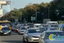 В Киеве мужчина устроил забег по крышам стоявших в пробке машин