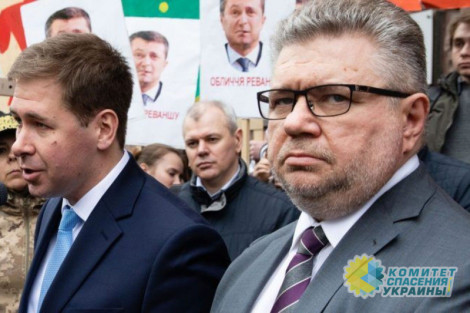 Адвокат Порошенко заявил, что против экс-президента заведено почти 60 дел