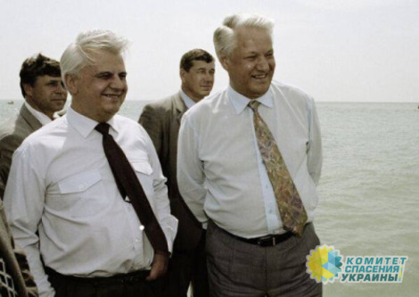 Азаров: в Беловежской пуще Кравчук намеревался отдать Крым России