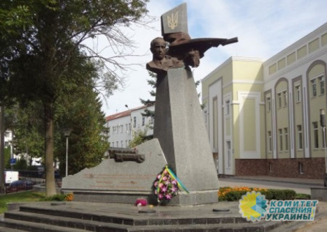 Глава ОУН угрожает Польскому институту нацпамяти за памятник жертвам украинских националистов