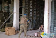 Появились снимки с украинскими военными на складах в Балаклее