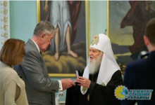 За поддержку Украины: Филарет наградил экс-заместителя главы ЦРУ орденом
