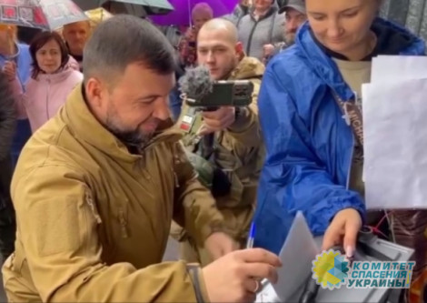 Жители ДНР активно голосуют на референдуме