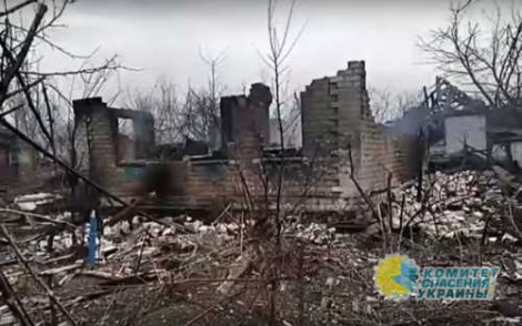 Украинские военные сожгли дома мирных жителей в посёлке Доломитном
