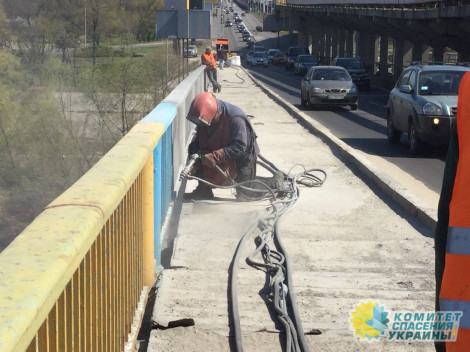 От «жовто-блакытного» устали – мостам возвращают традиционные серые перила