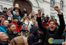 Верующие вновь пришли на защиту Киево-Печерской лавры