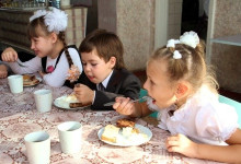 В ДНР ввели бесплатное питание в детсадах и школах
