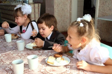 В ДНР ввели бесплатное питание в детсадах и школах