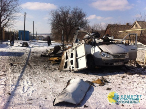 В течение суток обстрелами карателей в Докучаевске и Донецке повреждено порядка 10 домов и автомобиль