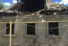 В Докучаевске обстрелами карателей повреждено 9 домов