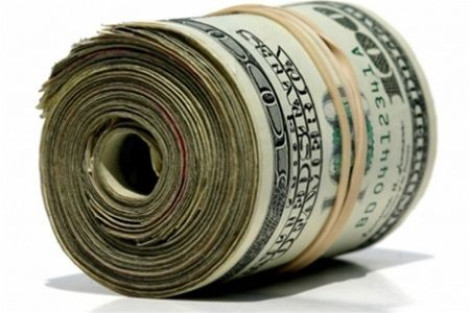 НБУ продал на межбанке валюты в два раза меньше спроса