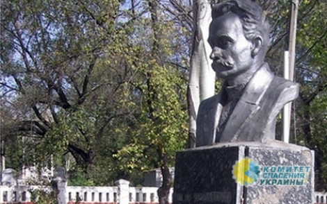 В Донецке восстановили памятник Ивану Франко, поврежденный вандалами