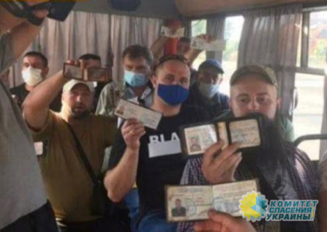 АТОшники из «Азова» лишили водителя маршрутки заработка
