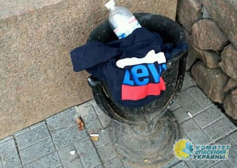 В Николаеве неонацисты раздели подростка за футболку, напомнившую им триколор