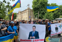 Националисты, волонтеры и ветераны АТО бузили в центре Киева
