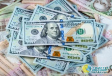 Украинцы продолжают «сливать» валюту