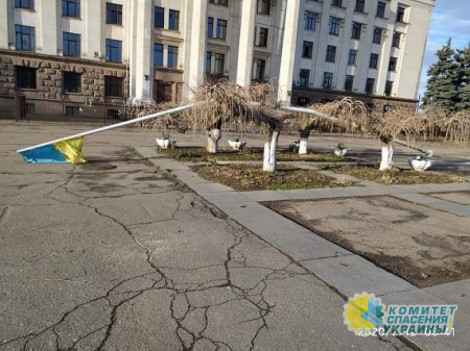 В Одессе рухнул флаг Украины, установленный на месте массового убийства 2 мая 2014 г.