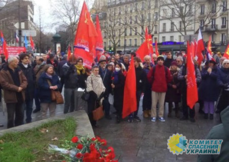 В Париже полиция разогнала украинцев-провокаторов на митинге в память защитников Сталинграда