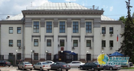 Сотрудники посольства РФ в Украине покинули страну