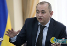 Матиос поздравил Украину с Дном юриспруденции и рассказал о "плинтусе", как основе основ украинской реальности