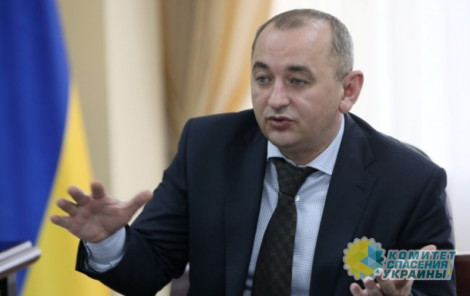 Матиос поздравил Украину с Дном юриспруденции и рассказал о "плинтусе", как основе основ украинской реальности