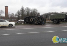В Николаевской области грузовик Нацгвардии въехал в остановку и убил женщину