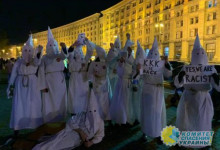 По улицам Киева разгуливал расистский «Ку-клукс-клан»