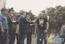 Каратель «Азова» объяснил отказ пожимать руку Порошенко