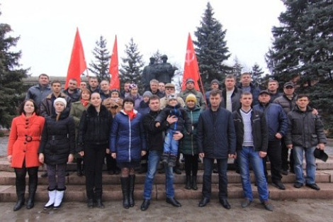 В Харьковской области судят более ста человек за возложение цветов к Воину-Освободителю